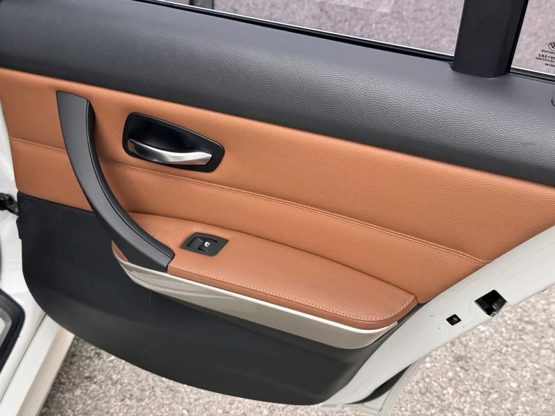 BMW 3 Series (Imported) 2010 immagine di auto #22