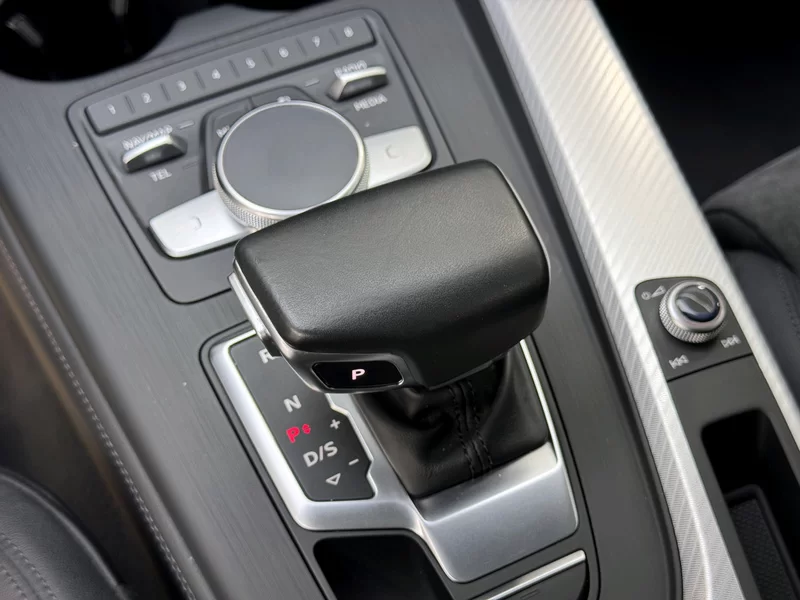 Audi A4 2019 immagine di auto #22