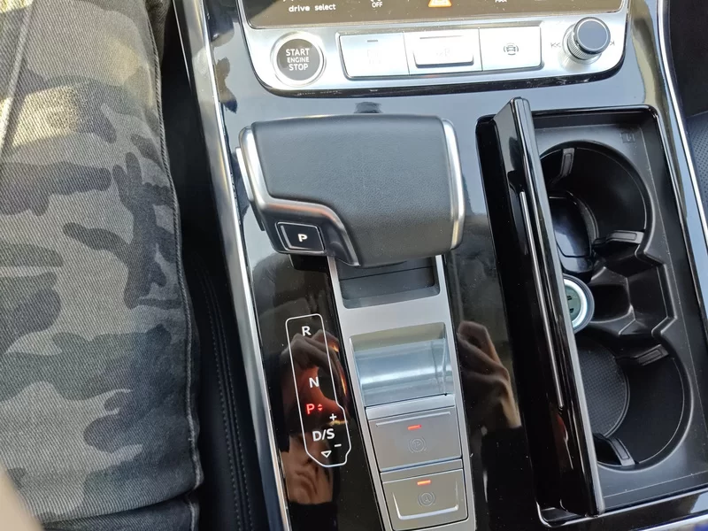 Audi RS Q8 2024 car image #22