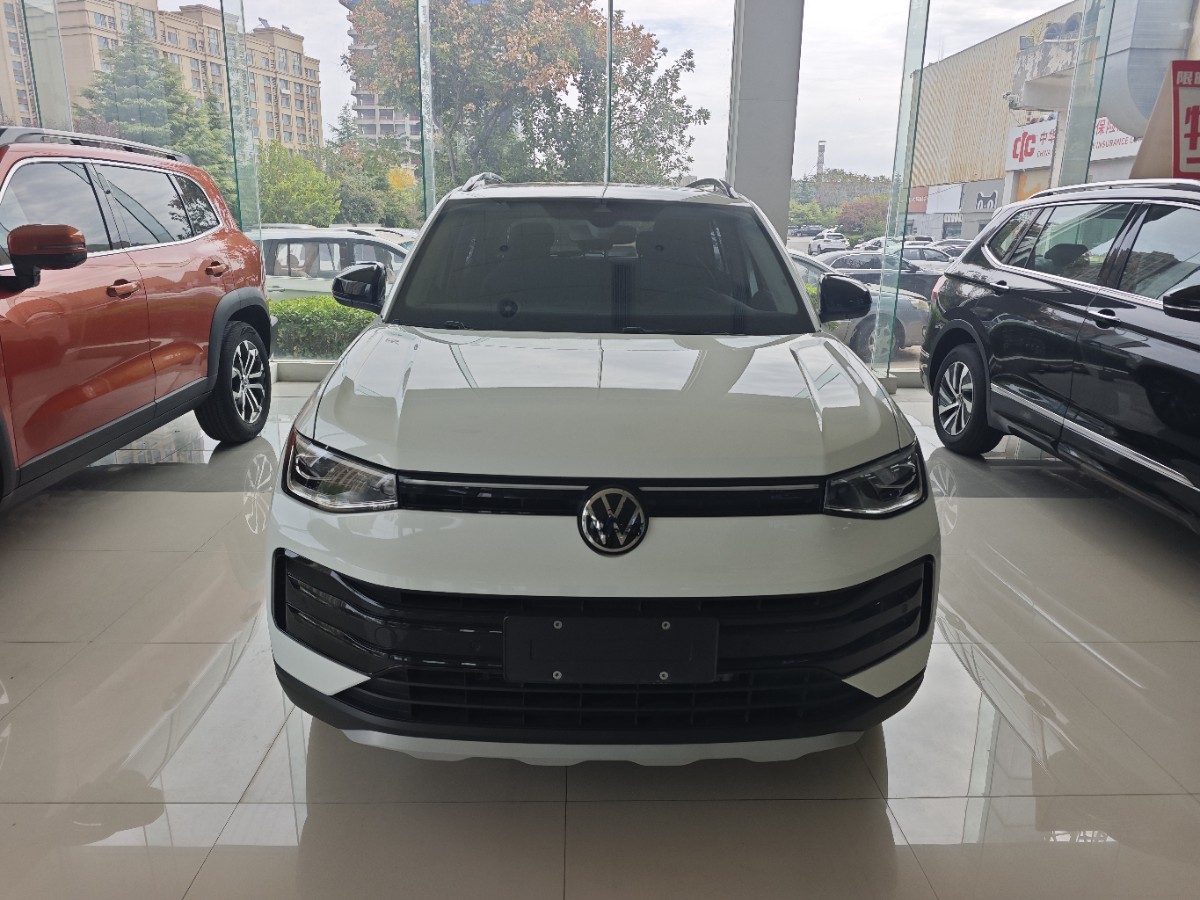 Volkswagen Tharu 2025 car image #2