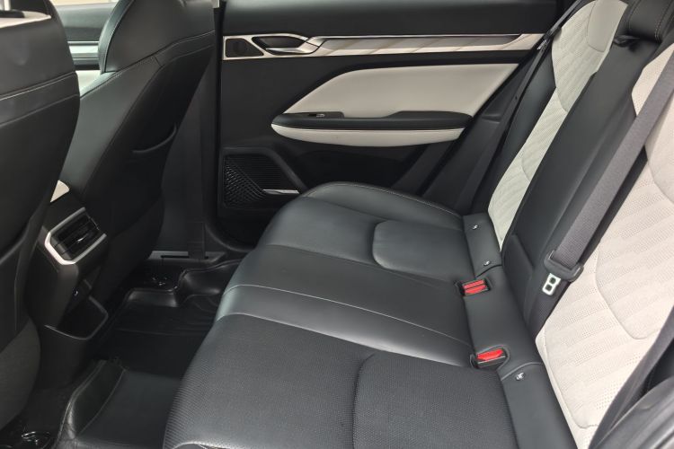 GEELY Emgrand L 2022 car image #11