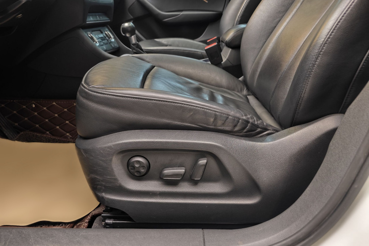 Audi Q3 2016 car image #25