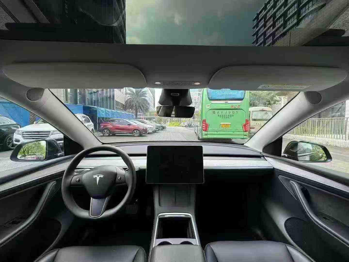 Tesla Model Y 2024 #5 Tesla Model Y 2024 car image #5