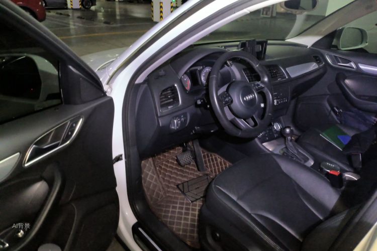 Audi Q3 2014 car image #18