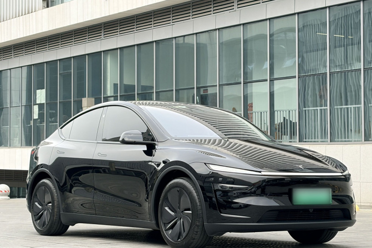 Tesla Model Y 2025 #4 Tesla Model Y 2025 car image #4