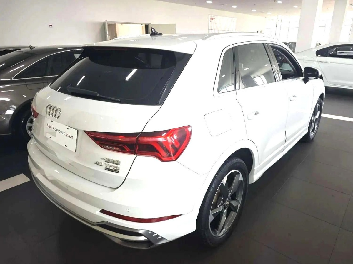 Audi Q3 2019 immagine di auto #3