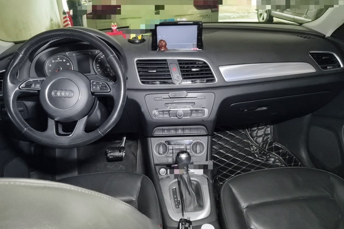 Audi Q3 2016 car image #21