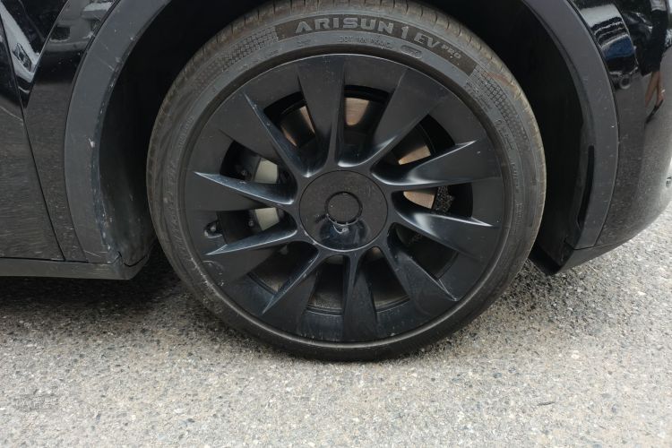 Tesla Model Y 2021 car image #9