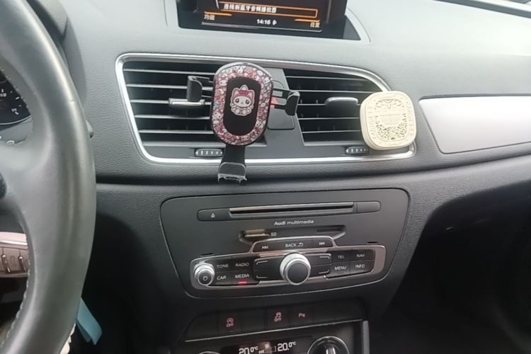 Audi Q3 2019 car image #13