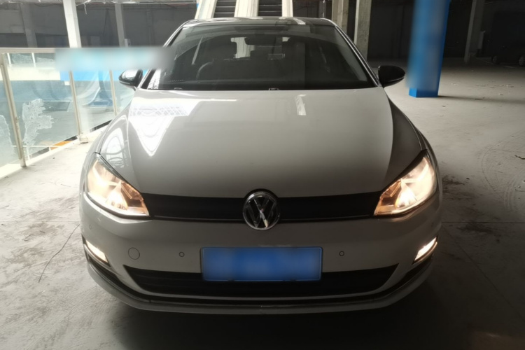Volkswagen Golf 2017 car image #3