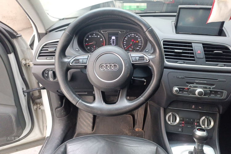 Audi Q3 2016 car image #12
