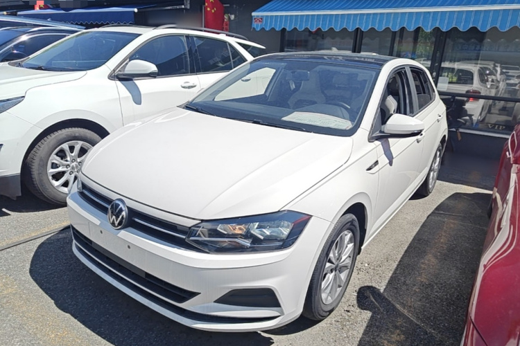 Volkswagen Polo 2022 car image #2