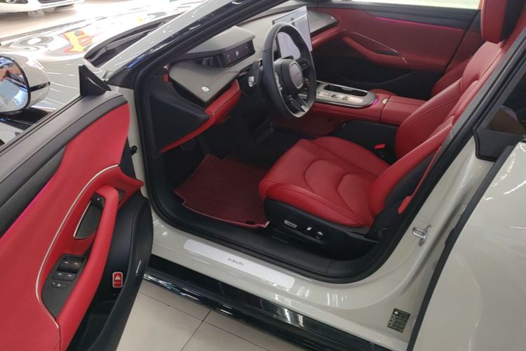 MI SU7 2024 immagine di auto #12