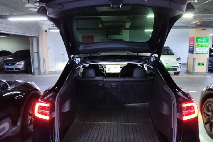 Tesla Model Y 2023 immagine di auto #19