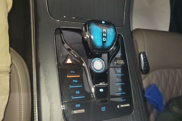 BYD Han 2023 car image #14