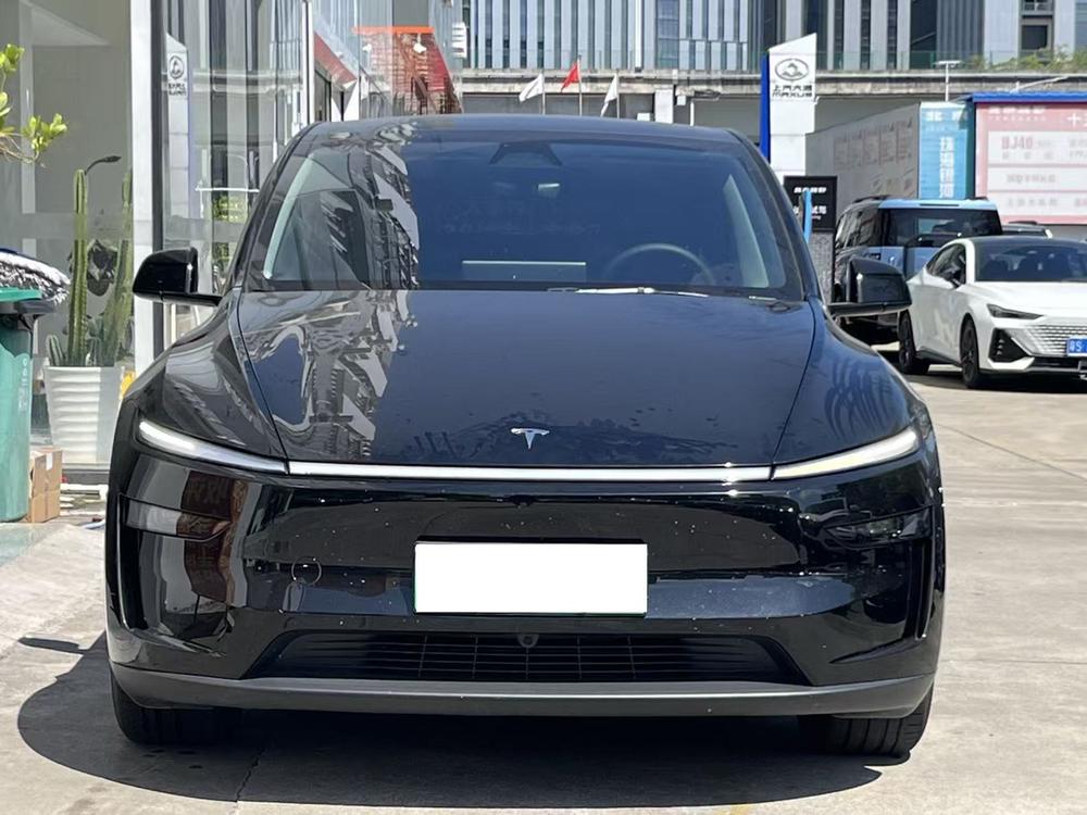 Tesla Model Y 2025 #2 Tesla Model Y 2025 car image #2