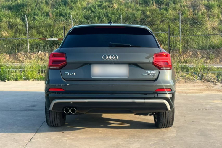 Audi Q3 2021 car image #10