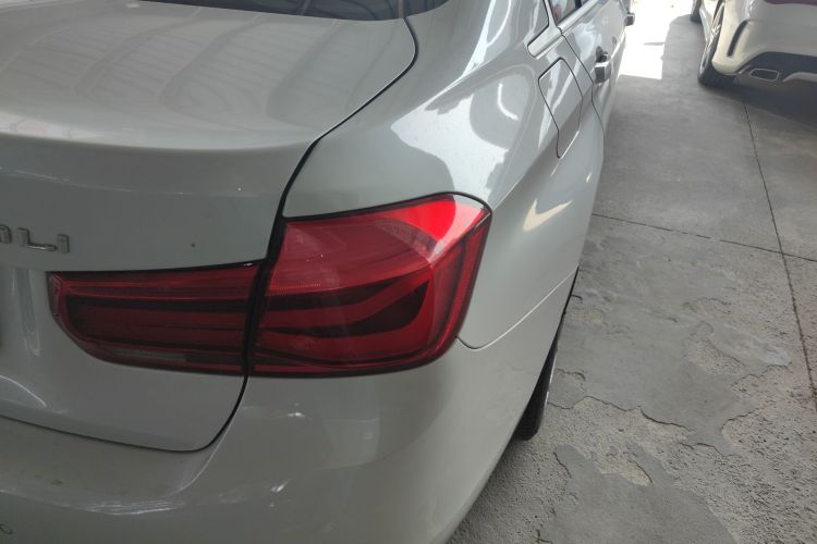BMW 3 Series 2018 car image #8