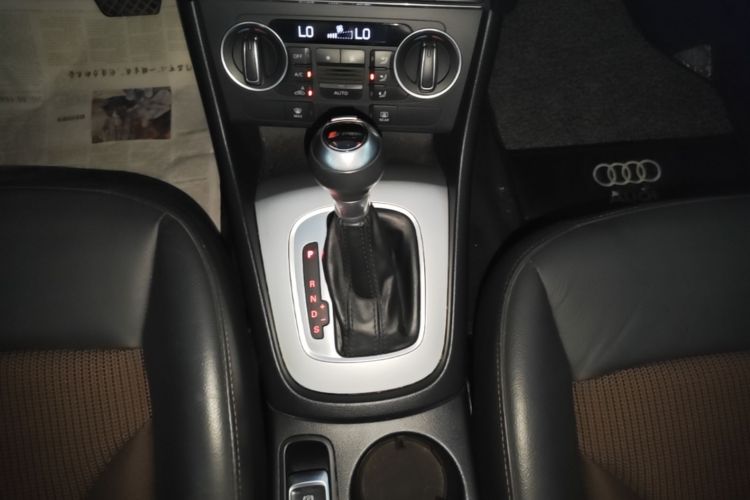 Audi Q3 2017 car image #14