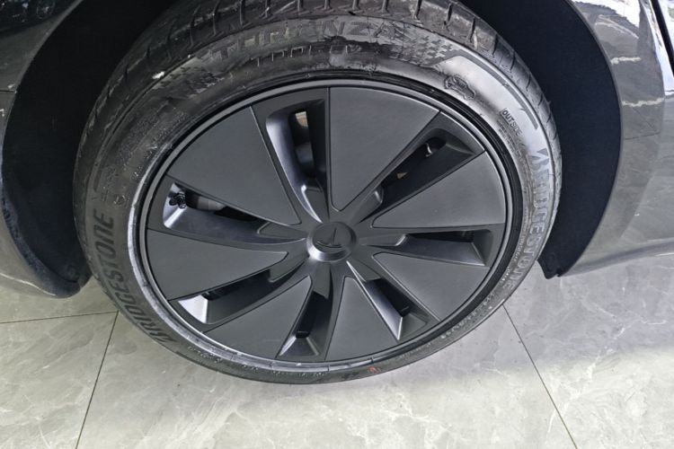 Tesla Model 3 2026 car image #3