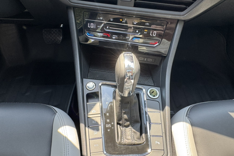Volkswagen Bora 2023 car image #18