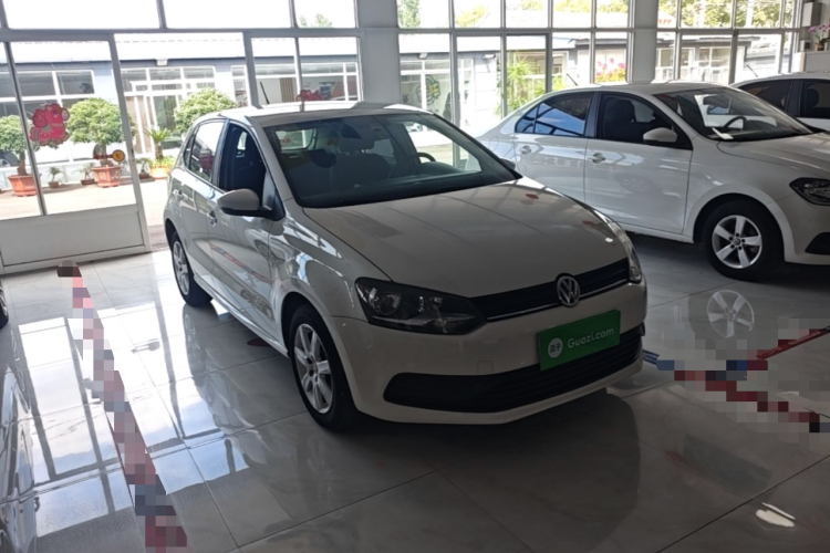 Volkswagen Polo 2015 car image #4