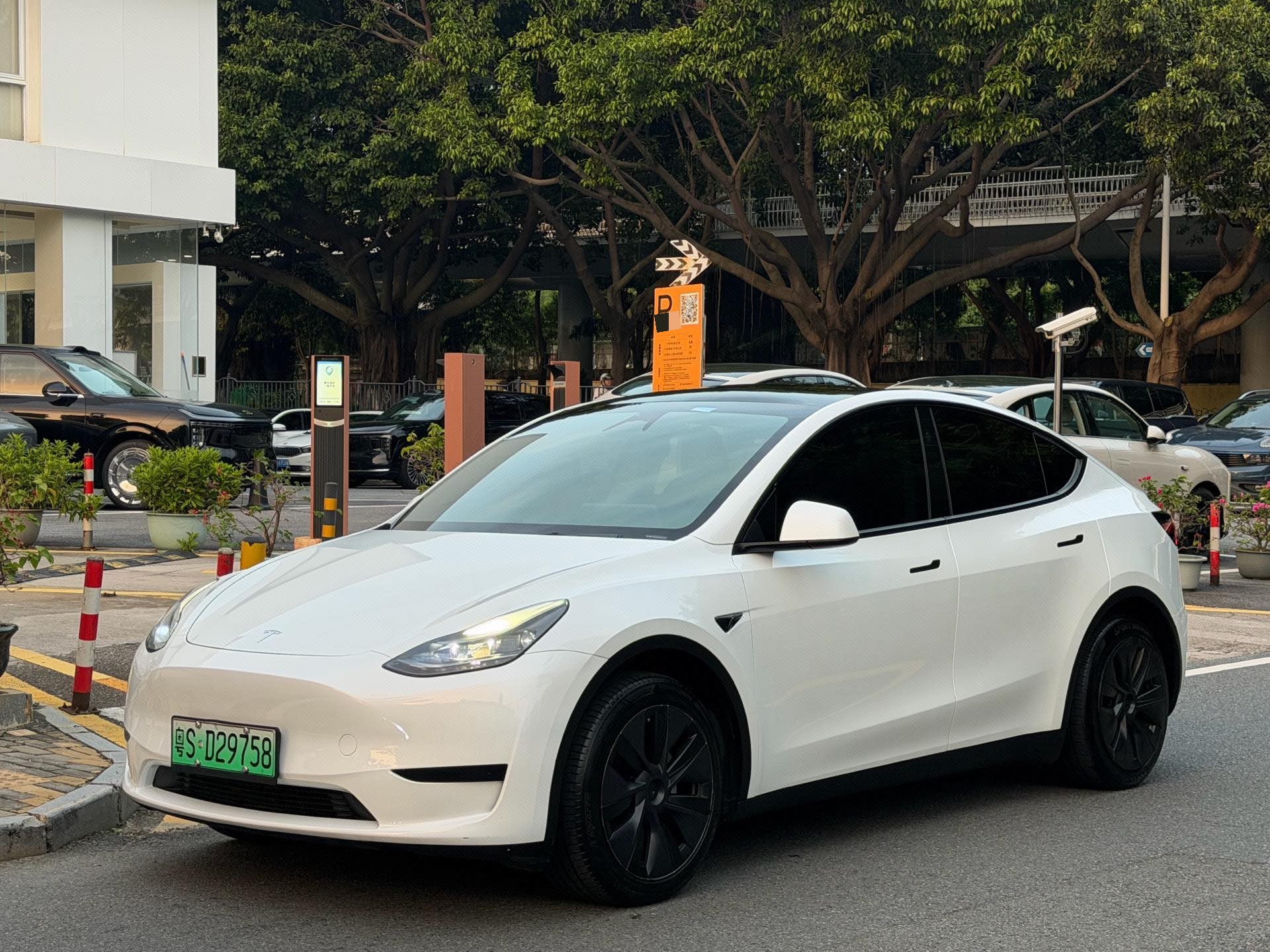Tesla Model Y 2024 Tesla Model Y 2024 immagine di auto