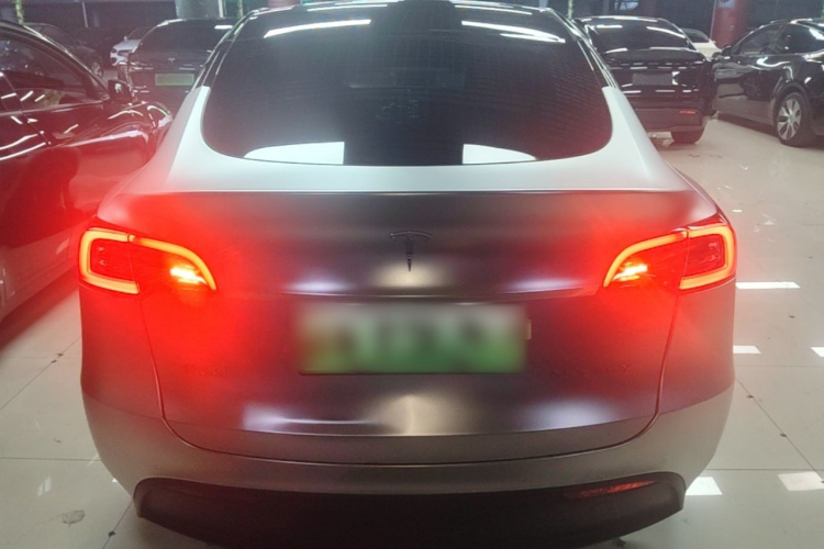 Tesla Model Y 2022 #6 Tesla Model Y 2022 car image #6