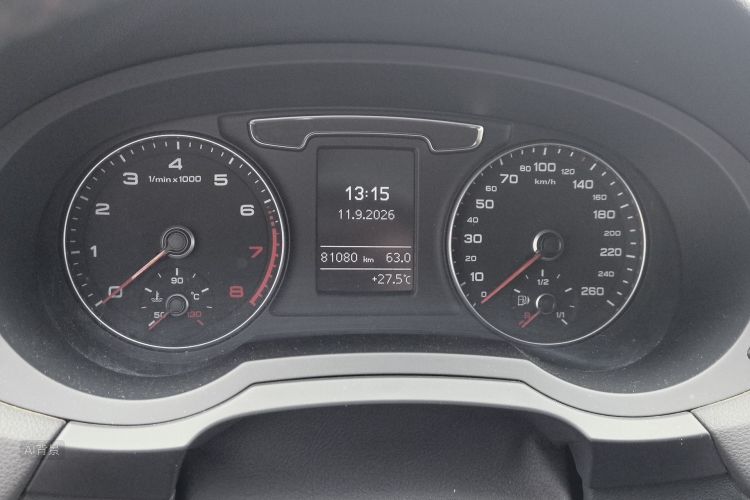 Audi Q3 2016 car image #13