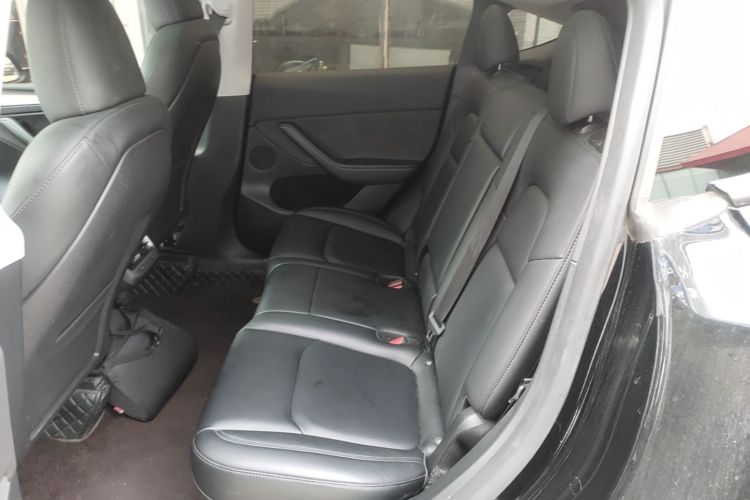Tesla Model Y 2023 car image #17