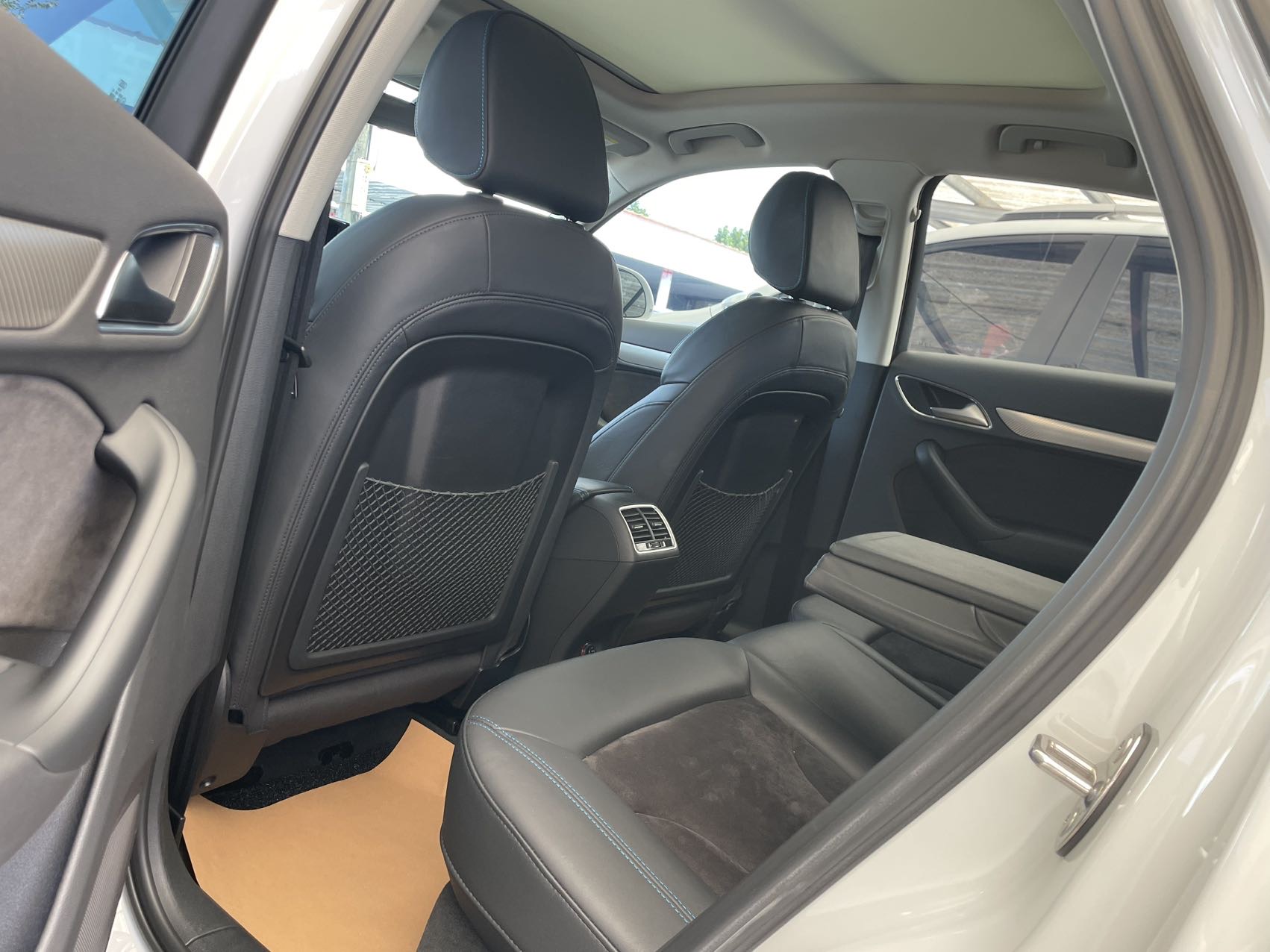 Audi Q3 2018 car image #3
