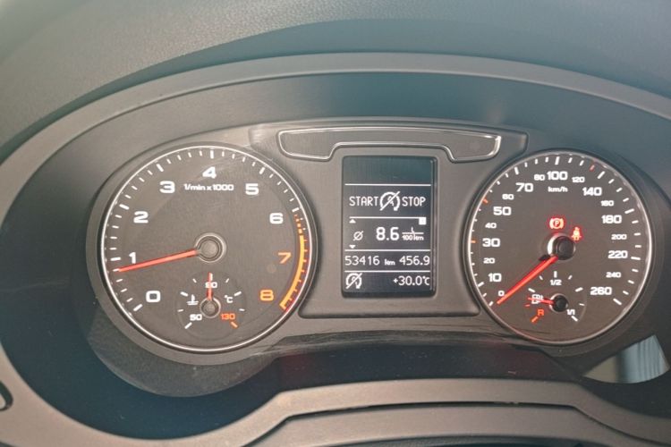 Audi Q3 2017 car image #16