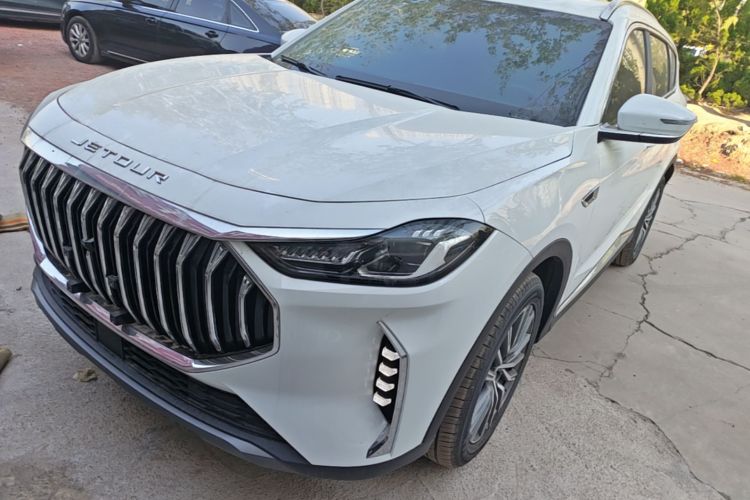 Jetour X70 PLUS 2026 car image #2