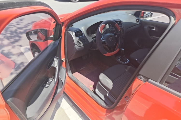 Volkswagen Polo 2016 car image #16