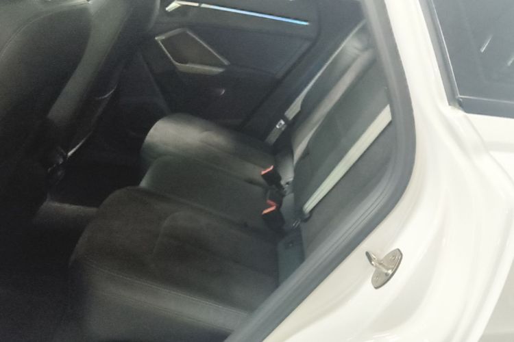 Audi Q3 2021 car image #17