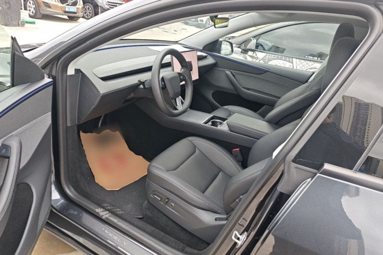 Tesla Model Y 2025 #16 Tesla Model Y 2025 car image #16