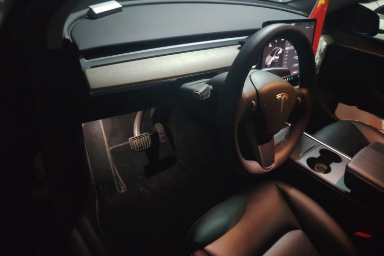 Tesla Model Y 2022 car image #11