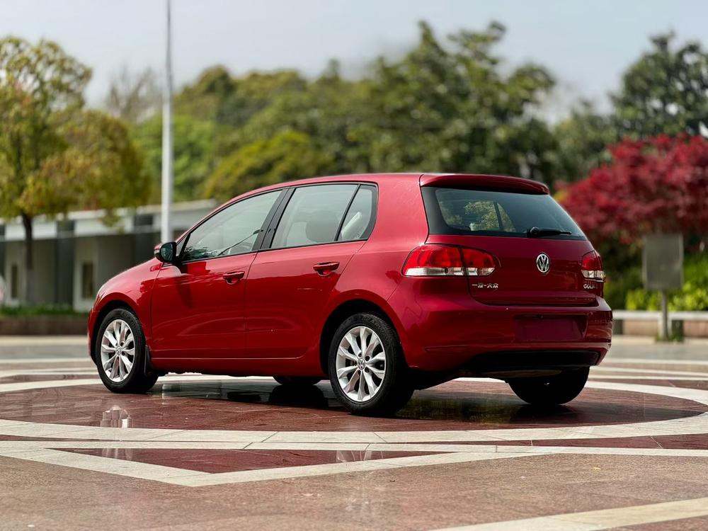 Volkswagen Golf 2012 car image #4