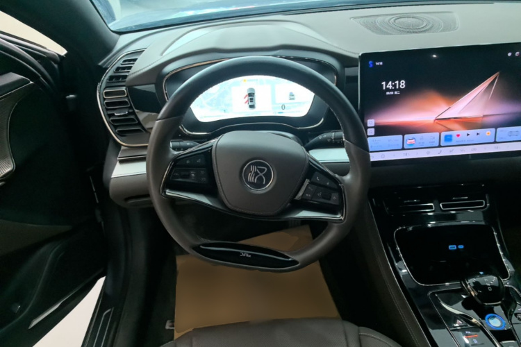 BYD Han 2024 car image #11