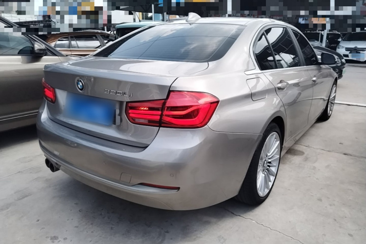 BMW 3 Series 2018 #5 BMW 3 Series 2018 car image #5