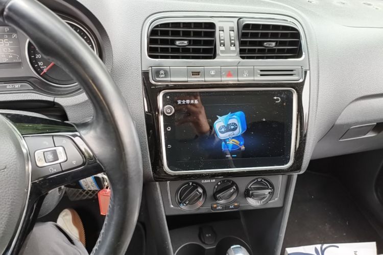 Volkswagen Polo 2019 car image #13