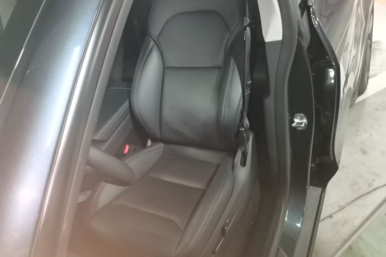 Tesla Model Y 2025 #15 Tesla Model Y 2025 car image #15