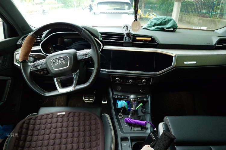 Audi Q3 2024 car image #11