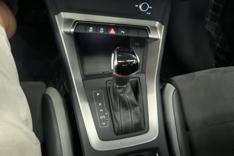 Audi Q3 2019 #26 Audi Q3 2019 car image #26