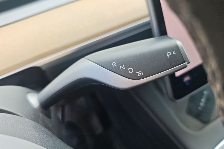 Tesla Model Y 2022 #18 Tesla Model Y 2022 car image #18