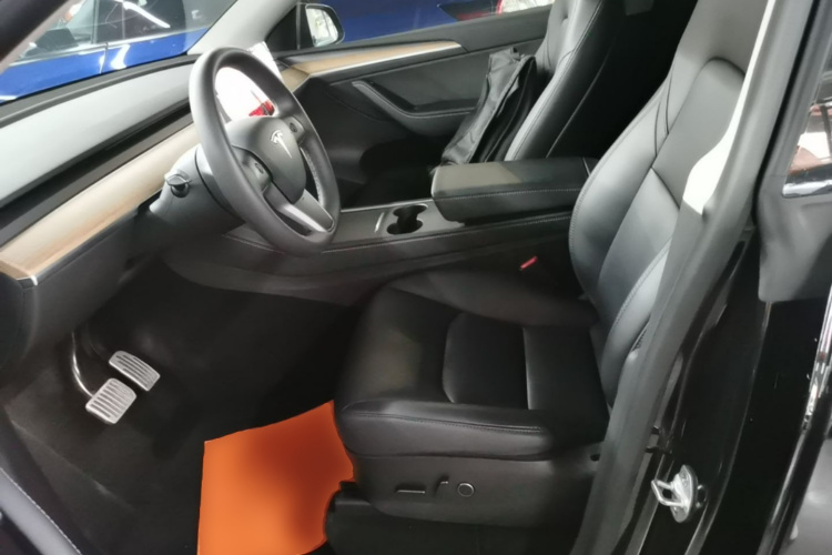 Tesla Model Y 2022 car image #19