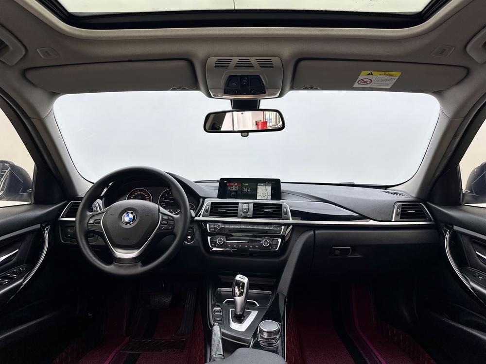 BMW 3 Series 2018 car image #10