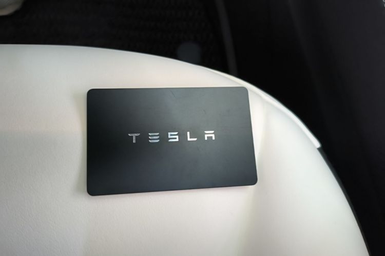 Tesla Model 3 2023 car image #9