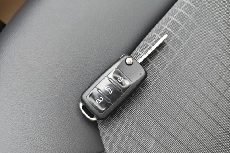 Volkswagen Santana 2018 car image #9