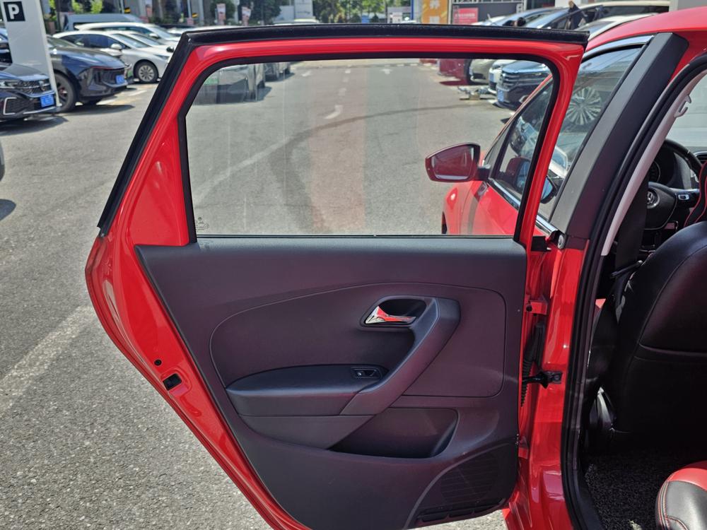 Volkswagen Polo 2016 car image #15